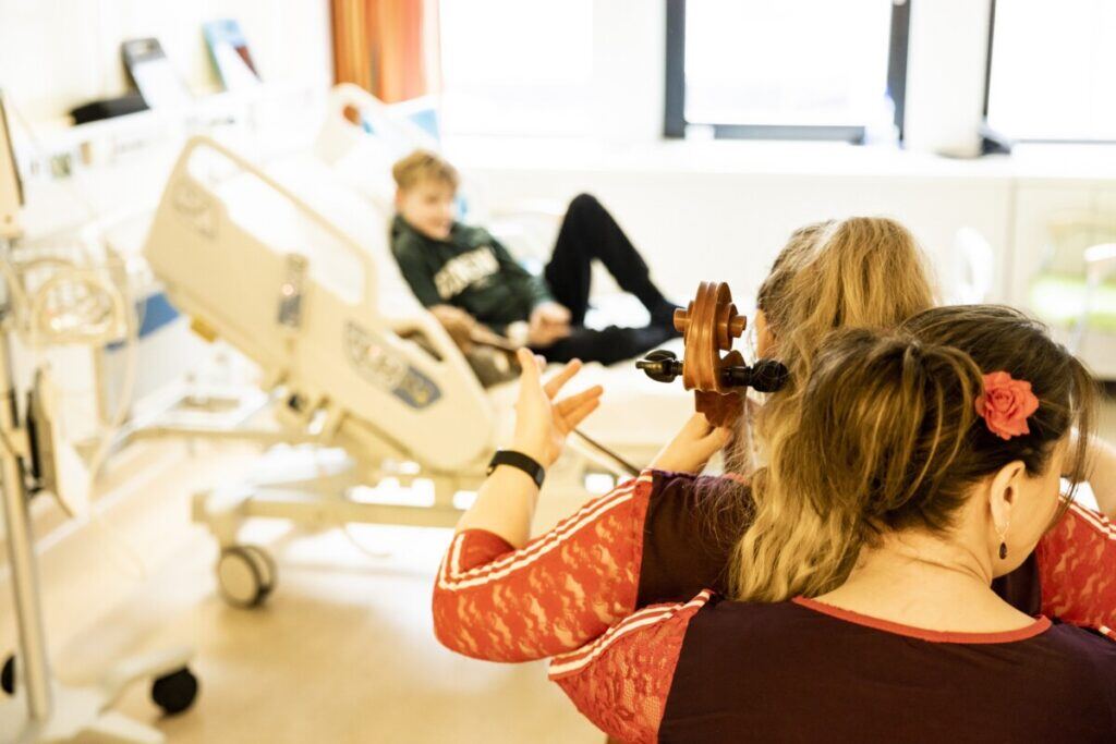 Stichting Muziek aan bed bij Lot of Happiness